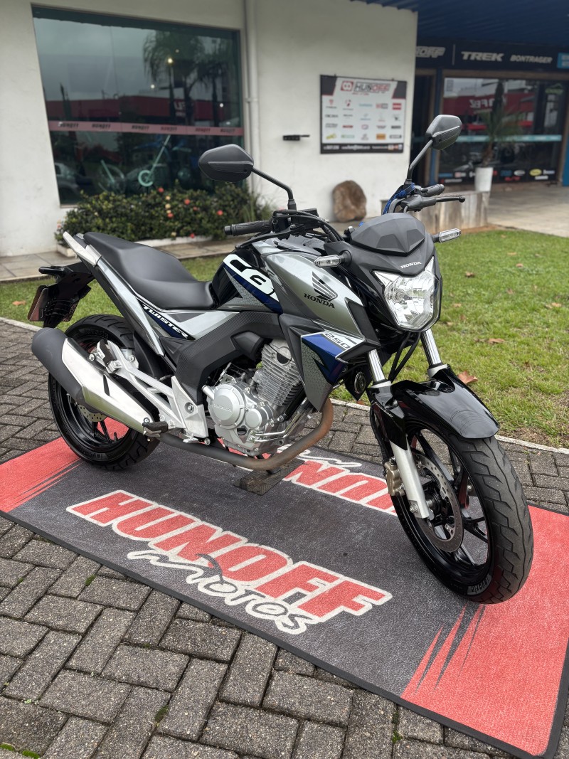 CB 250F TWISTER CBS - 2019 - FELIZ