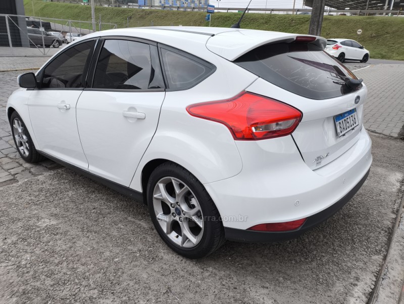 FOCUS 2.0 SE PLUS 16V FLEX 4P AUTOMÁTICO - 2016 - FARROUPILHA