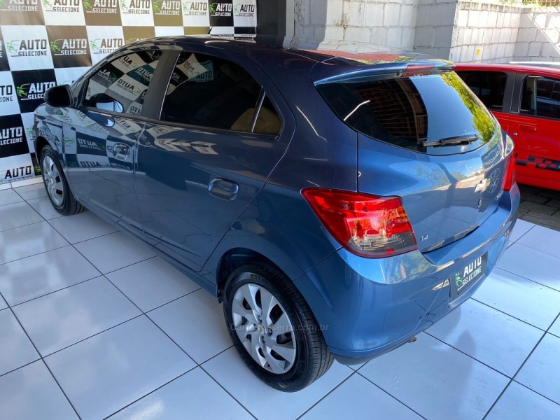 ONIX 1.4 MPFI LT 8V FLEX 4P MANUAL - 2015 - CAXIAS DO SUL