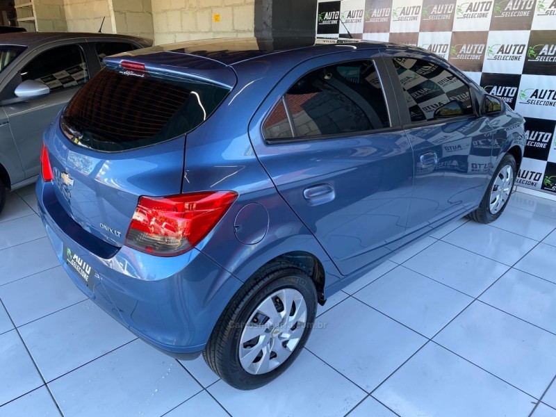 ONIX 1.4 MPFI LT 8V FLEX 4P MANUAL - 2015 - CAXIAS DO SUL
