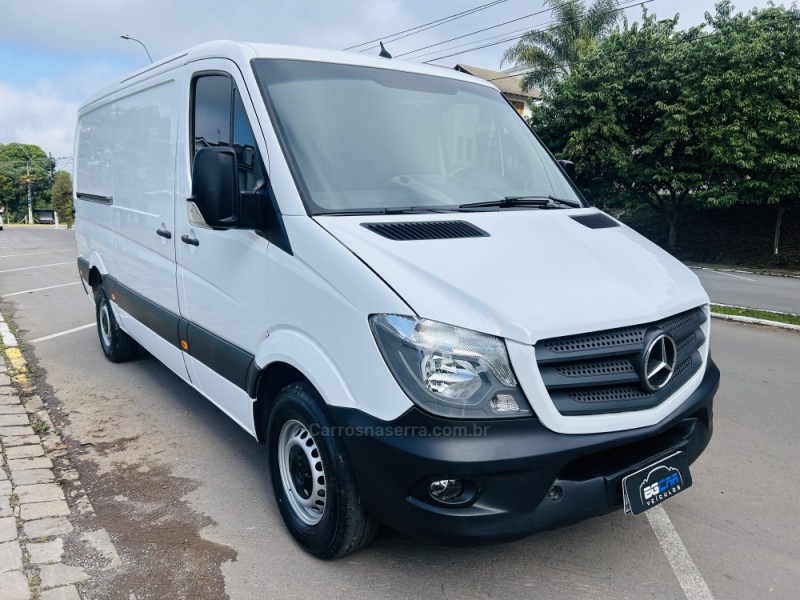 SPRINTER 2.2 FURGÃO STREET 415 CDI TETO BAIXO DIESEL 3P MANUAL - 2019 - BENTO GONçALVES