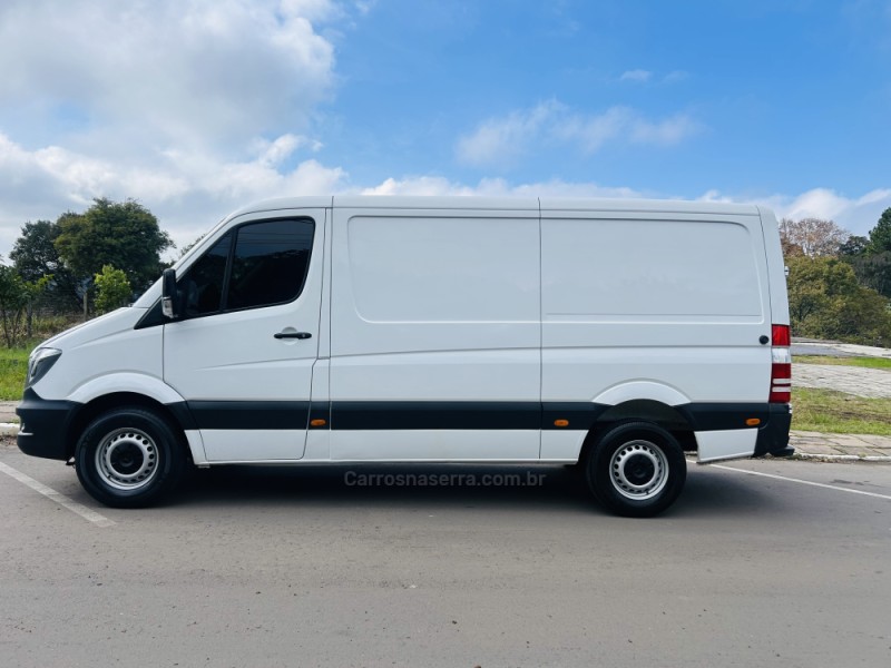 SPRINTER 2.2 FURGÃO STREET 415 CDI TETO BAIXO DIESEL 3P MANUAL - 2019 - BENTO GONçALVES