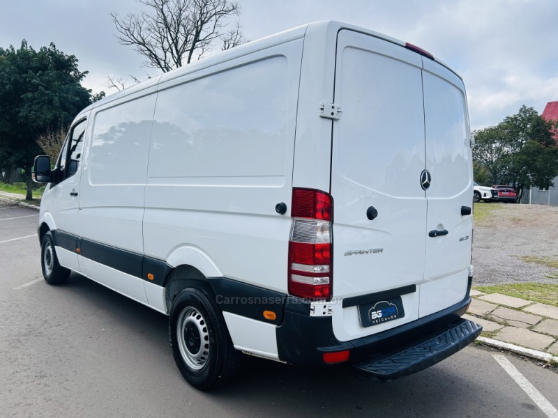 SPRINTER 2.2 FURGÃO STREET 415 CDI TETO BAIXO DIESEL 3P MANUAL - 2019 - BENTO GONçALVES