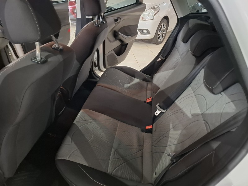 FOCUS 1.6 S 16V FLEX 4P MANUAL - 2015 - FARROUPILHA