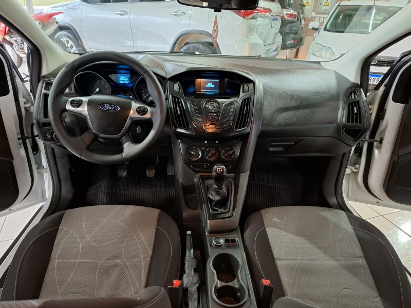 FOCUS 1.6 S 16V FLEX 4P MANUAL - 2015 - FARROUPILHA
