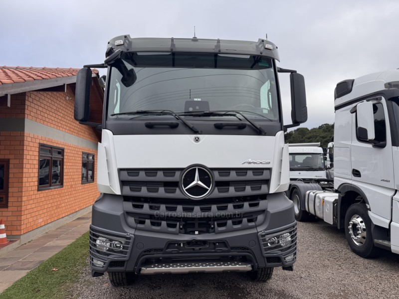 arocs 3351 s 6x4 diesel 2p automatico 2024 garibaldi