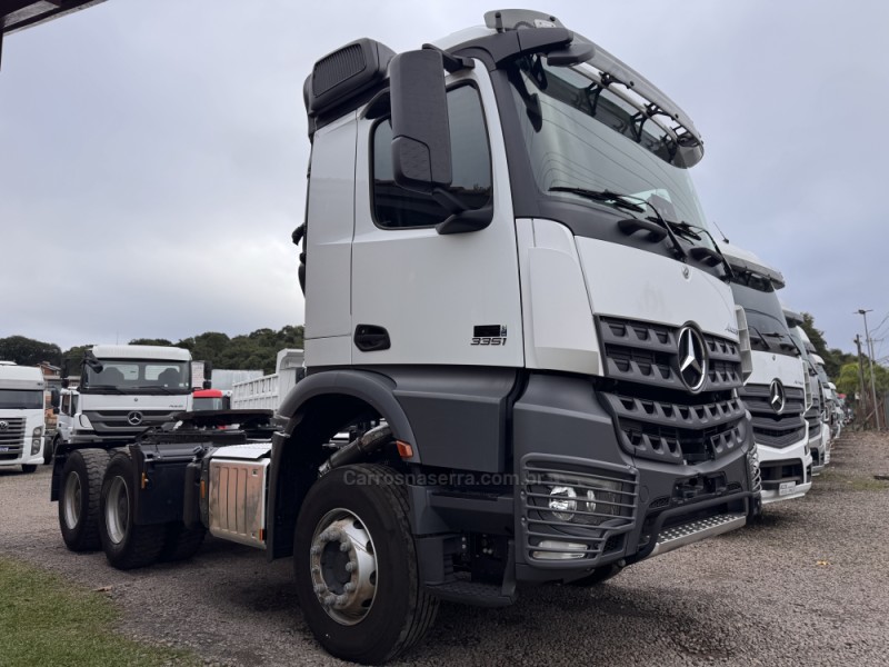 AROCS 3351 S 6X4 DIESEL 2P AUTOMÁTICO - 2024 - GARIBALDI