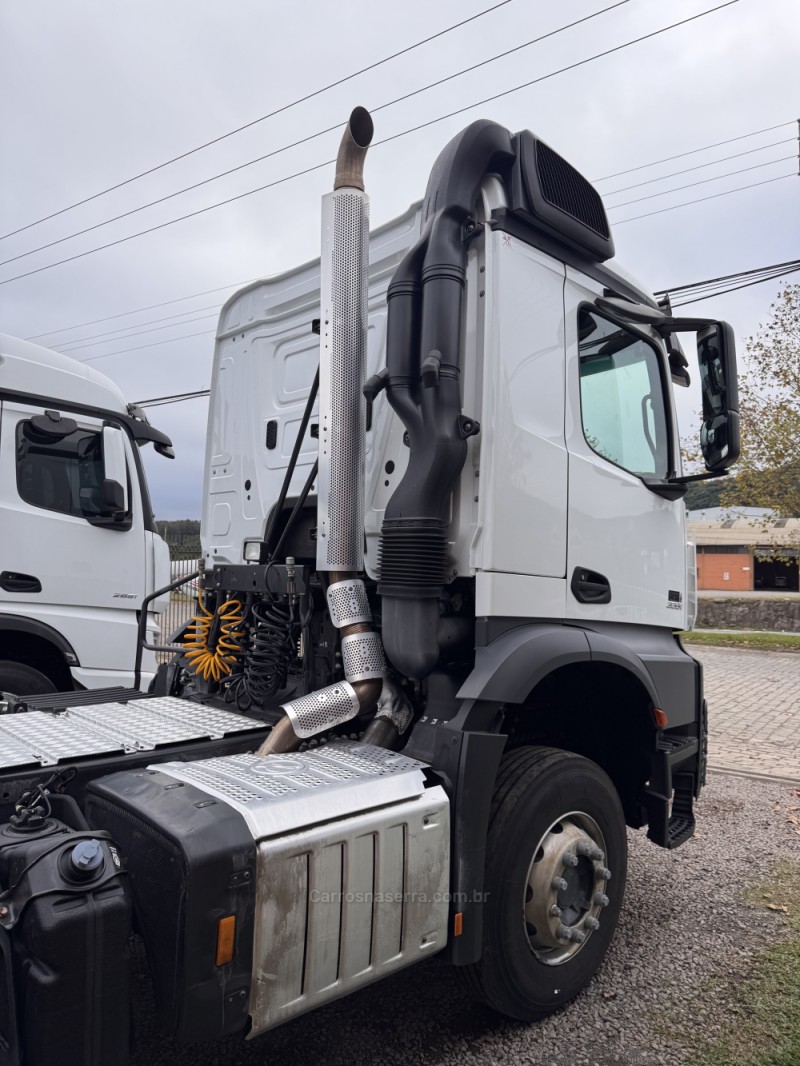 AROCS 3351 S 6X4 DIESEL 2P AUTOMÁTICO - 2024 - GARIBALDI