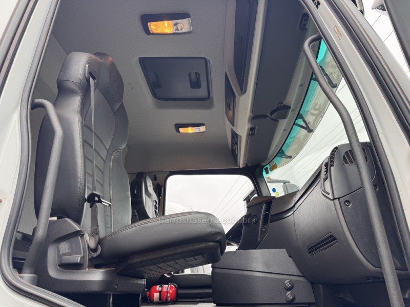 AROCS 3351 S 6X4 DIESEL 2P AUTOMÁTICO - 2024 - GARIBALDI
