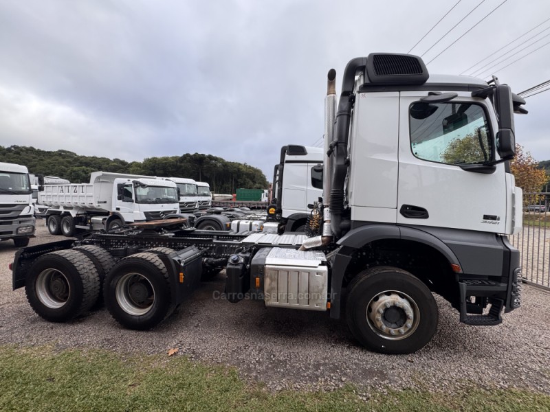 AROCS 3351 S 6X4 DIESEL 2P AUTOMÁTICO - 2024 - GARIBALDI