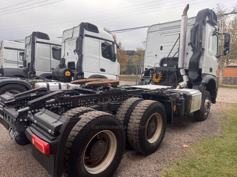 AROCS 3351 S 6X4 DIESEL 2P AUTOMÁTICO - 2024 - GARIBALDI