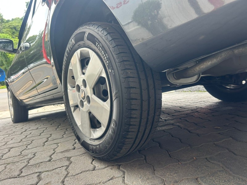 PRISMA 1.4 MPFI MAXX 8V FLEX 4P MANUAL - 2009 - TRêS COROAS