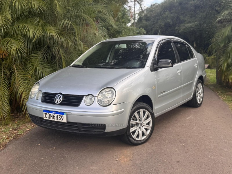 POLO SEDAN 1.6 MI COMFORTLINE 8V FLEX 4P MANUAL - 2003 - FELIZ