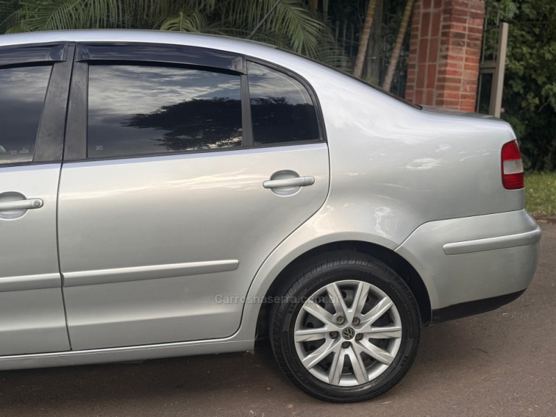 POLO SEDAN 1.6 MI COMFORTLINE 8V FLEX 4P MANUAL - 2003 - FELIZ