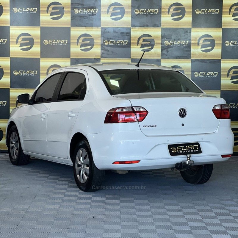 VOYAGE 1.0 MI 8V FLEX 4P MANUAL - 2013 - PORTãO