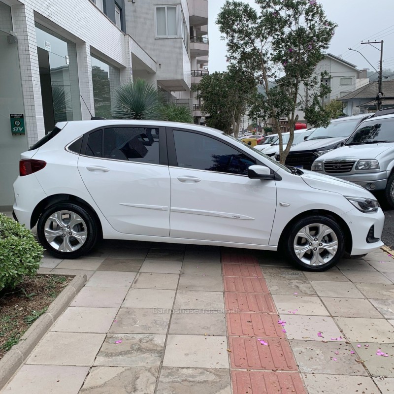ONIX 1.0	PREMIER II PLUS 12V TURBO FLEX 4P AUTOMÁTICO - 2021 - FLORES DA CUNHA