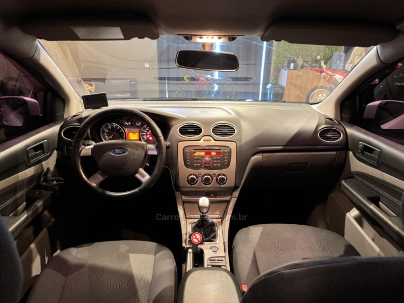 FOCUS 1.6 SE 16V FLEX 4P MANUAL - 2013 - FARROUPILHA