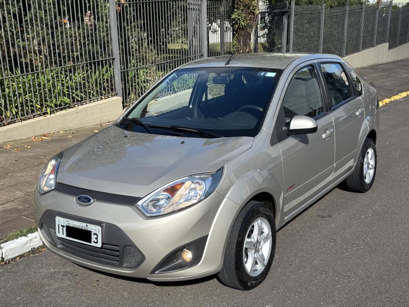 FIESTA 1.6 MPI CLASS SEDAN 8V FLEX 4P MANUAL - 2013 - FARROUPILHA