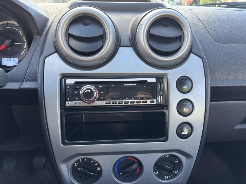 FIESTA 1.6 MPI CLASS SEDAN 8V FLEX 4P MANUAL - 2013 - FARROUPILHA