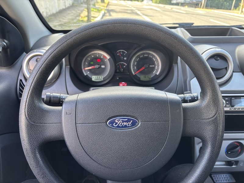 FIESTA 1.6 MPI CLASS SEDAN 8V FLEX 4P MANUAL - 2013 - FARROUPILHA