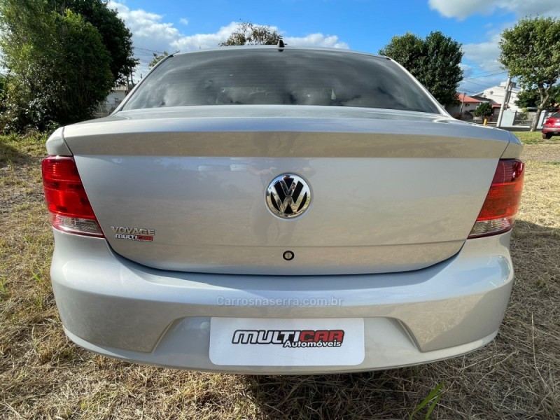 VOYAGE 1.0 MI 8V FLEX 4P MANUAL - 2009 - CAMPO BOM