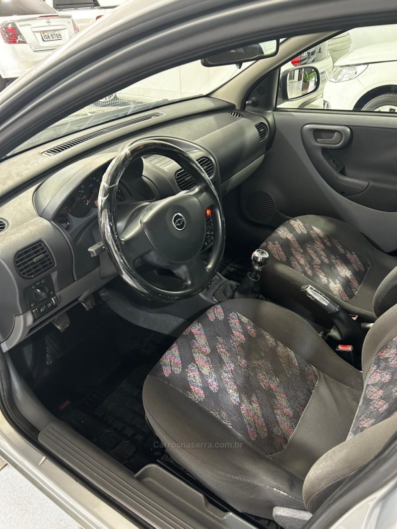 CORSA 1.8 MPFI SEDAN 8V GASOLINA 4P MANUAL - 2003 - CAXIAS DO SUL