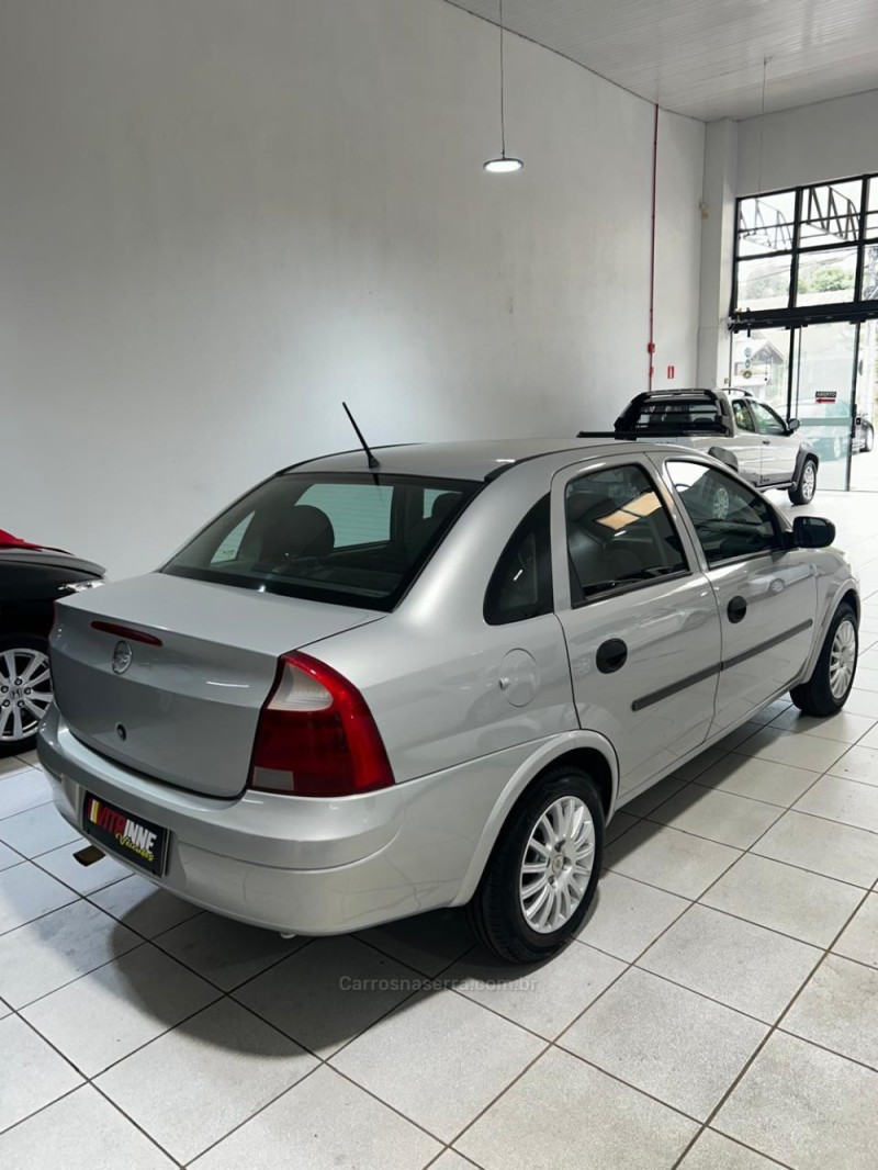 CORSA 1.8 MPFI SEDAN 8V GASOLINA 4P MANUAL - 2003 - CAXIAS DO SUL