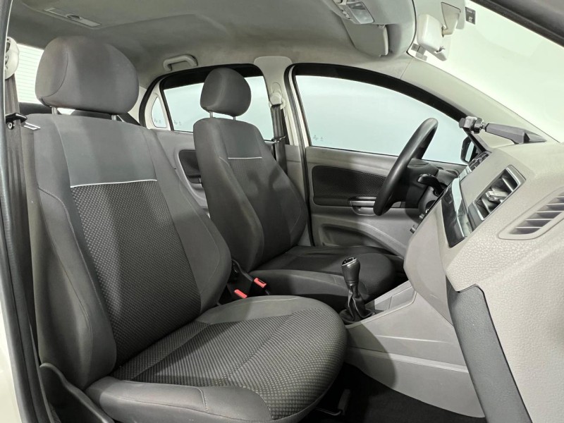 VOYAGE 1.6 MI COMFORTLINE 8V FLEX 4P MANUAL - 2017 - FARROUPILHA