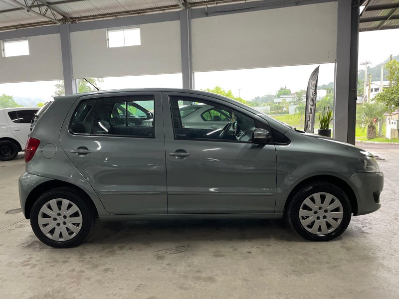 FOX 1.0 MI 8V FLEX 4P MANUAL - 2011 - BOM PRINCíPIO