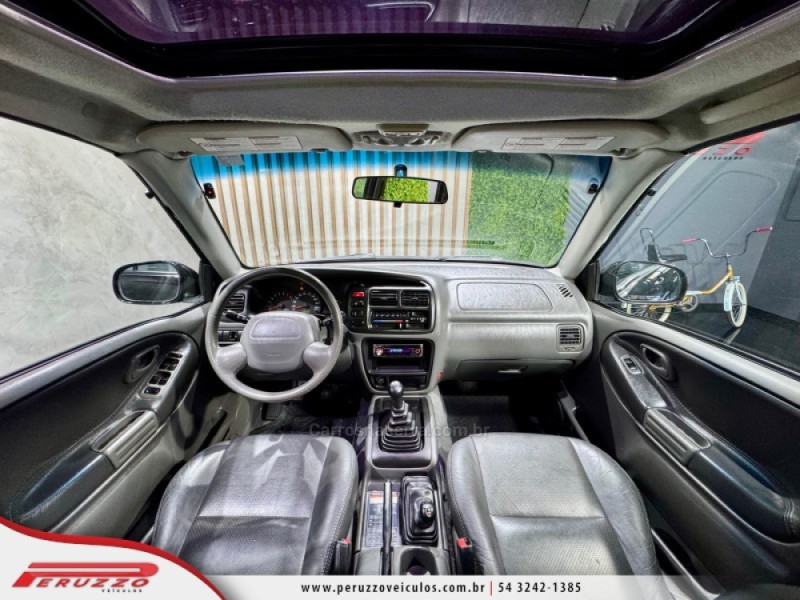 TRACKER 2.0 4X4 8V GASOLINA 4P MANUAL - 2009 - NOVA PRATA