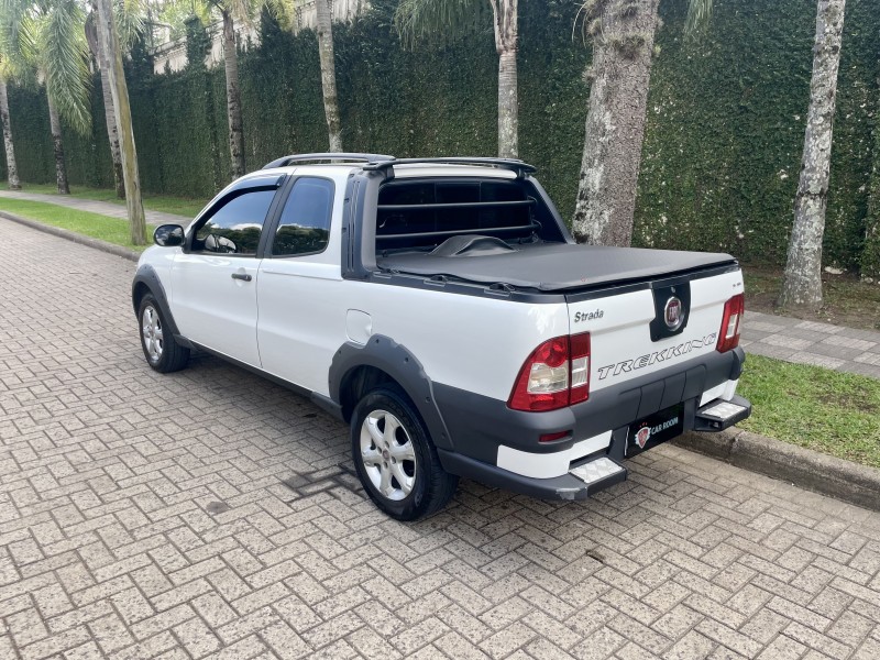 STRADA 1.6 MPI TREKKING CD 16V FLEX 2P MANUAL - 2013 - CAXIAS DO SUL