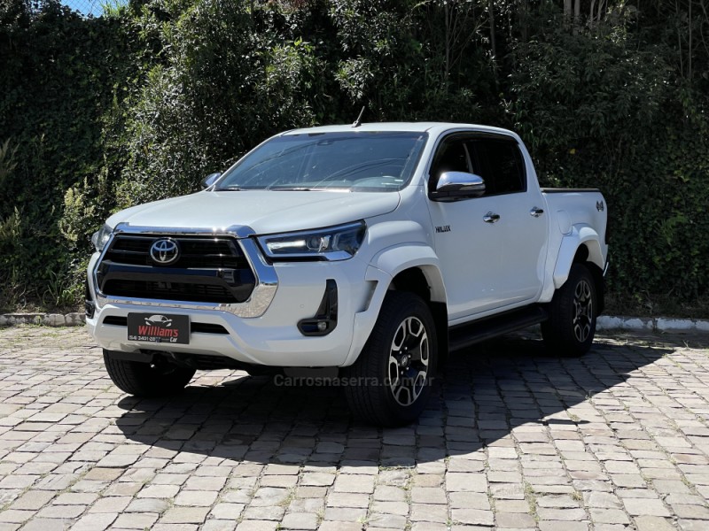 HILUX 2.8 SRX PLUS 4X4 CD TURBO DIESEL 4P AUTOMÁTICO - 2024 - FARROUPILHA