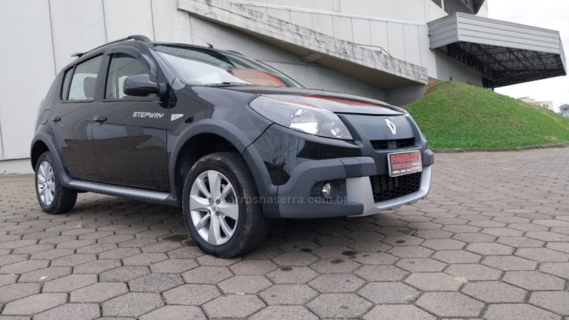 SANDERO 1.6 STEPWAY 8V FLEX 4P MANUAL - 2014 - SOMBRIO