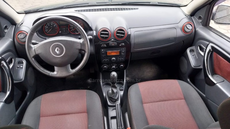 SANDERO 1.6 STEPWAY 8V FLEX 4P MANUAL - 2014 - SOMBRIO