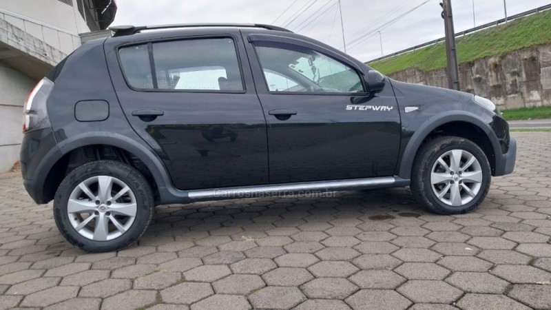 SANDERO 1.6 STEPWAY 8V FLEX 4P MANUAL - 2014 - SOMBRIO