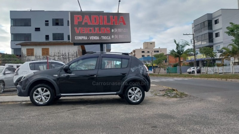 SANDERO 1.6 STEPWAY 8V FLEX 4P MANUAL - 2014 - SOMBRIO