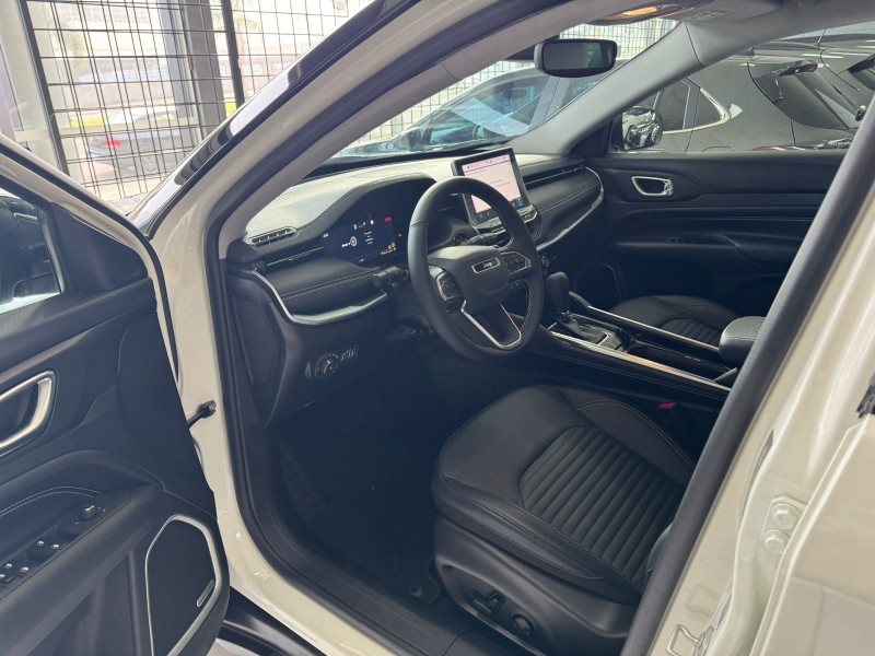 COMMANDER 1.3 LONGITUDE T270 16V 4X2 TURBO FLEX 4P AUTOMÁTICO - 2025 - CAXIAS DO SUL