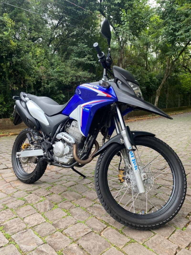 XRE 300 