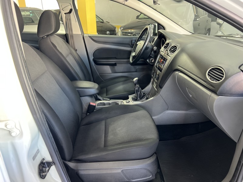 FOCUS 1.6 GLX 8V GASOLINA 4P MANUAL - 2013 - CAXIAS DO SUL