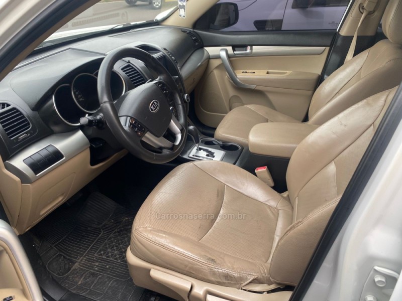SORENTO 2.4 EX 4X2 16V GASOLINA 4P AUTOMÁTICO - 2012 - SAPIRANGA