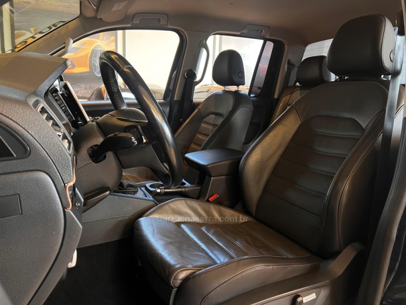 AMAROK 3.0 V6 TDI HIGHLINE CD DIESEL 4MOTION AUTOMÁTICO - 2019 - CAMPO BOM