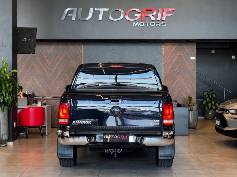 AMAROK 3.0 V6 TDI HIGHLINE CD DIESEL 4MOTION AUTOMÁTICO - 2019 - CAMPO BOM