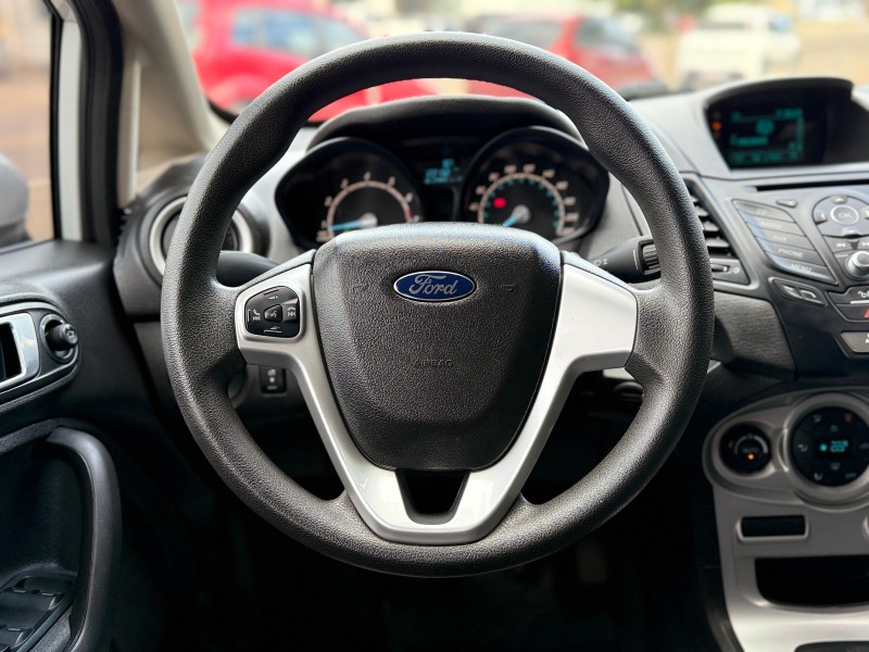 FIESTA 1.6 SE SEDAN 16V FLEX 4P MANUAL - 2015 - LAGOA VERMELHA