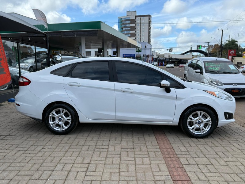 FIESTA 1.6 SE SEDAN 16V FLEX 4P MANUAL - 2015 - LAGOA VERMELHA