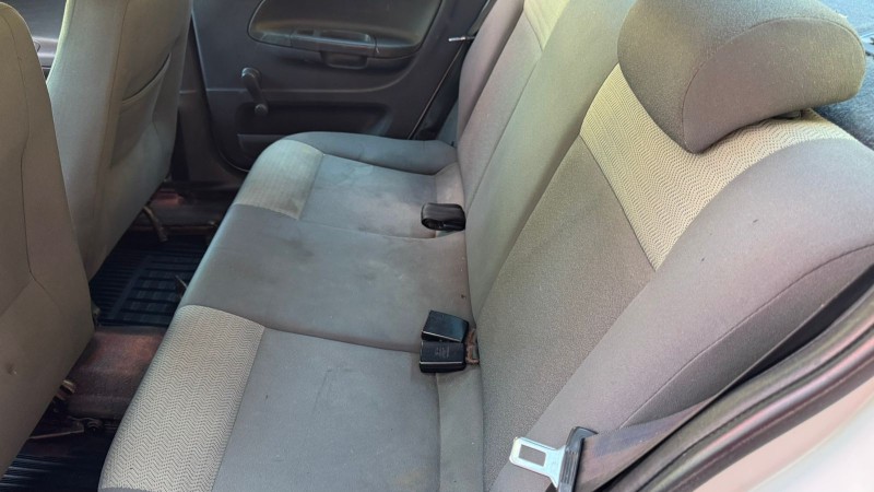 VOYAGE 1.0 MI 8V FLEX 4P MANUAL - 2010 - TRêS COROAS