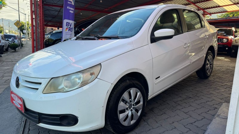 VOYAGE 1.0 MI 8V FLEX 4P MANUAL - 2010 - TRêS COROAS