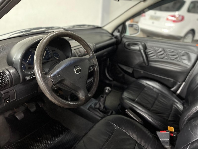 CORSA 1.6 MPFI CLASSIC SEDAN 8V GASOLINA 4P MANUAL - 2003 - BOM PRINCíPIO