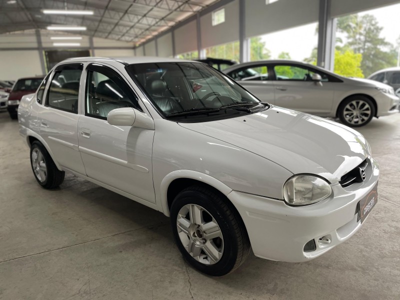 CORSA 1.6 MPFI CLASSIC SEDAN 8V GASOLINA 4P MANUAL - 2003 - BOM PRINCíPIO