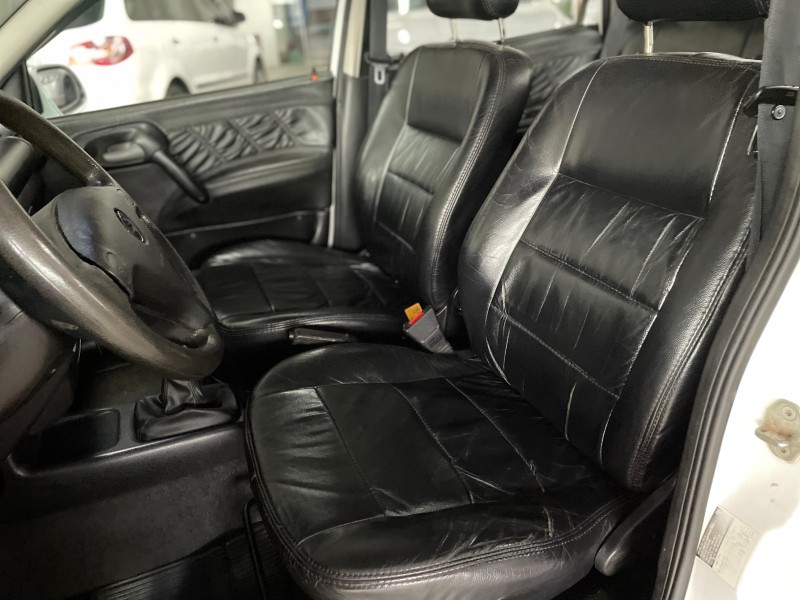 CORSA 1.6 MPFI CLASSIC SEDAN 8V GASOLINA 4P MANUAL - 2003 - BOM PRINCíPIO