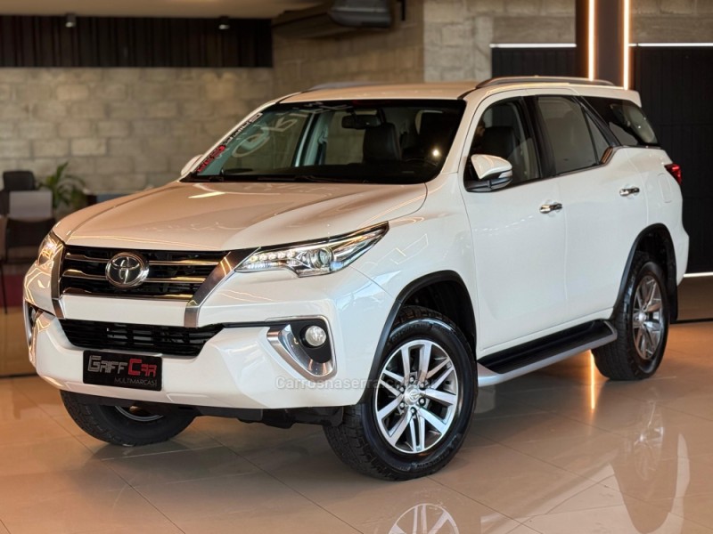 HILUX SW4 2.8 SRX 4X4 7 LUGARES 16V TURBO INTERCOOLER DIESEL 4P AUTOMÁTICO - 2017 - DOIS IRMãOS